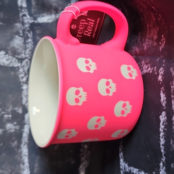 Neon pink skull mug - Picture 1 of 5